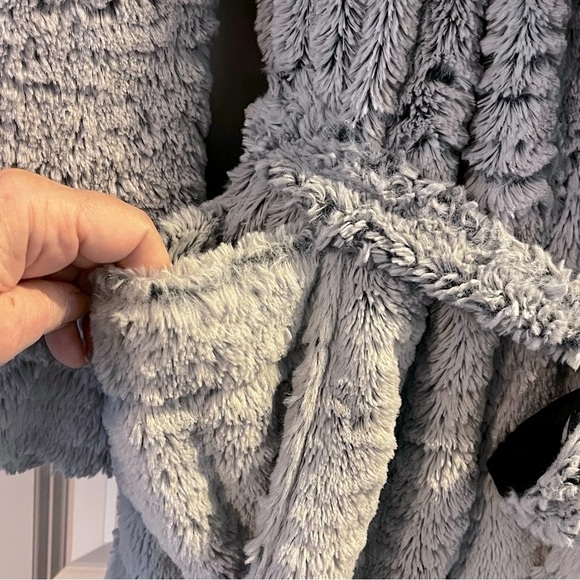 Soma Luxe Long Robe Soft Gray Faux Fur Shawl Collar Belted Pockets Size S/M - Picture 6 of 9